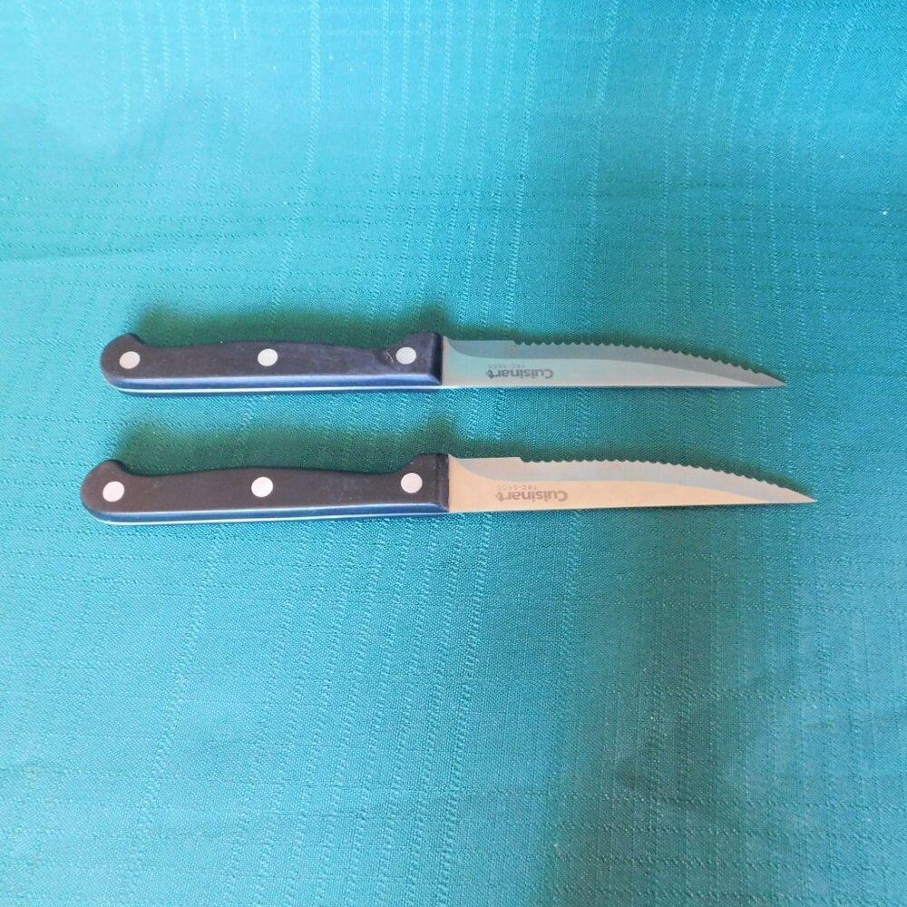 Pair of Cuisinart 40831 triple rivet full shank steak knives VGU